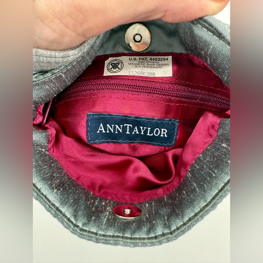 Ann Taylor Green Embroidered Shoulder Bag - Picture 3 of 4
